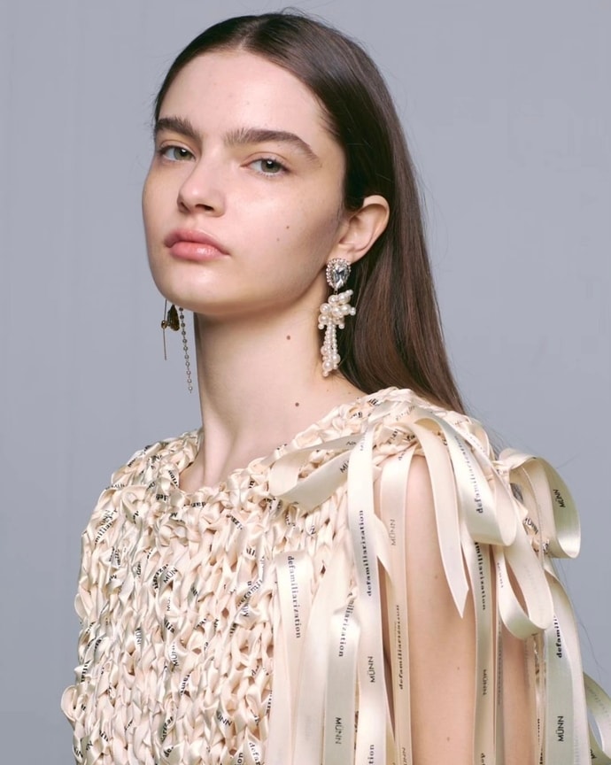 Un look Münn fall-winter 2024 (Instagram @hyunminhan)