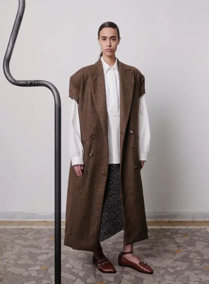 Un look Niccolò Pasqualetti fall-winter 2024 (ph Cécile Bortoletti, courtesy Niccolò Pasqualetti)