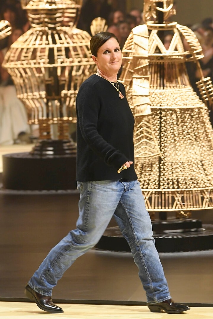 Maria Grazia Chiuri al termine della sfilata Dior fall-winter 2024/25