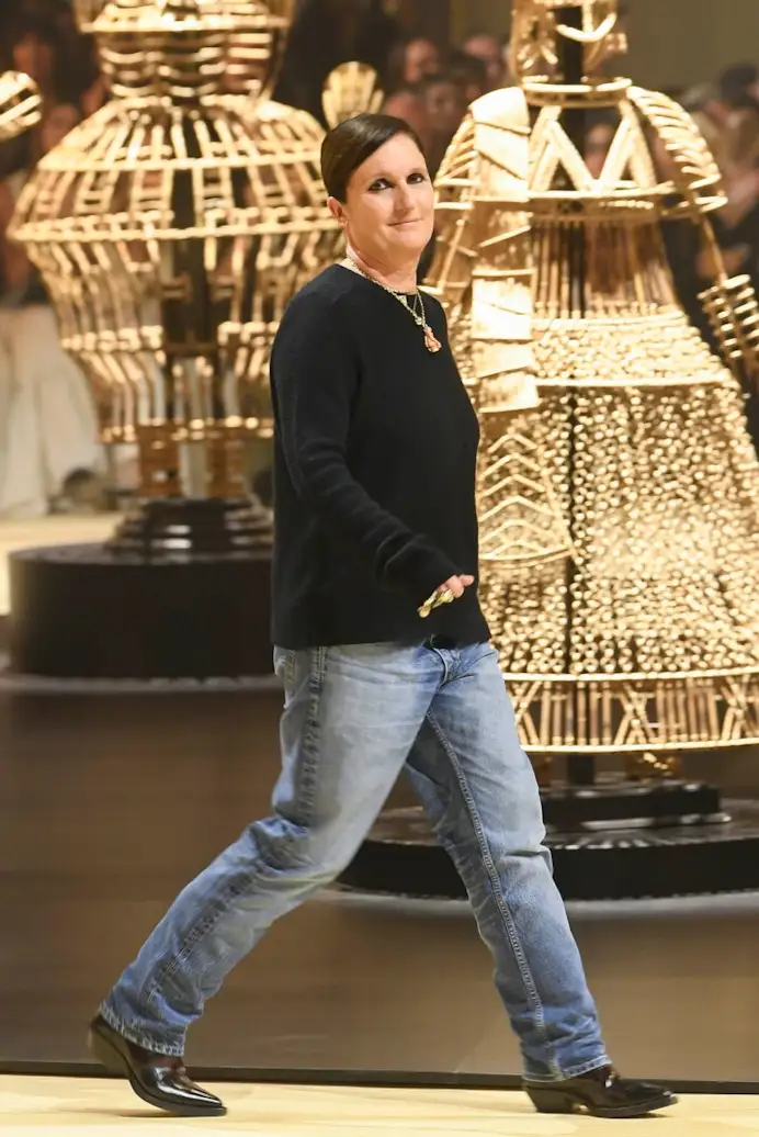 Maria Grazia Chiuri al termine della sfilata Dior fall-winter 2024/25