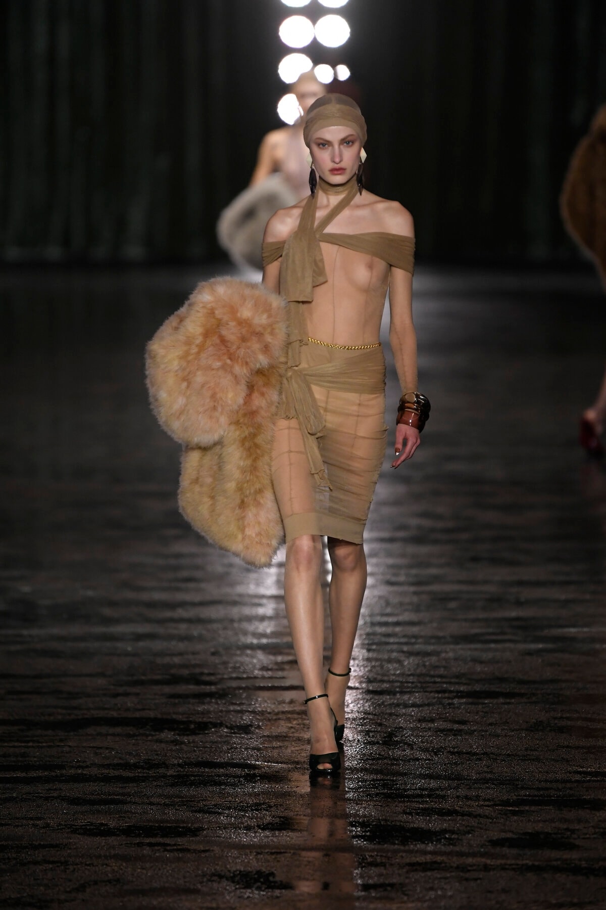 Un look Saint Laurent fall-winter 2024