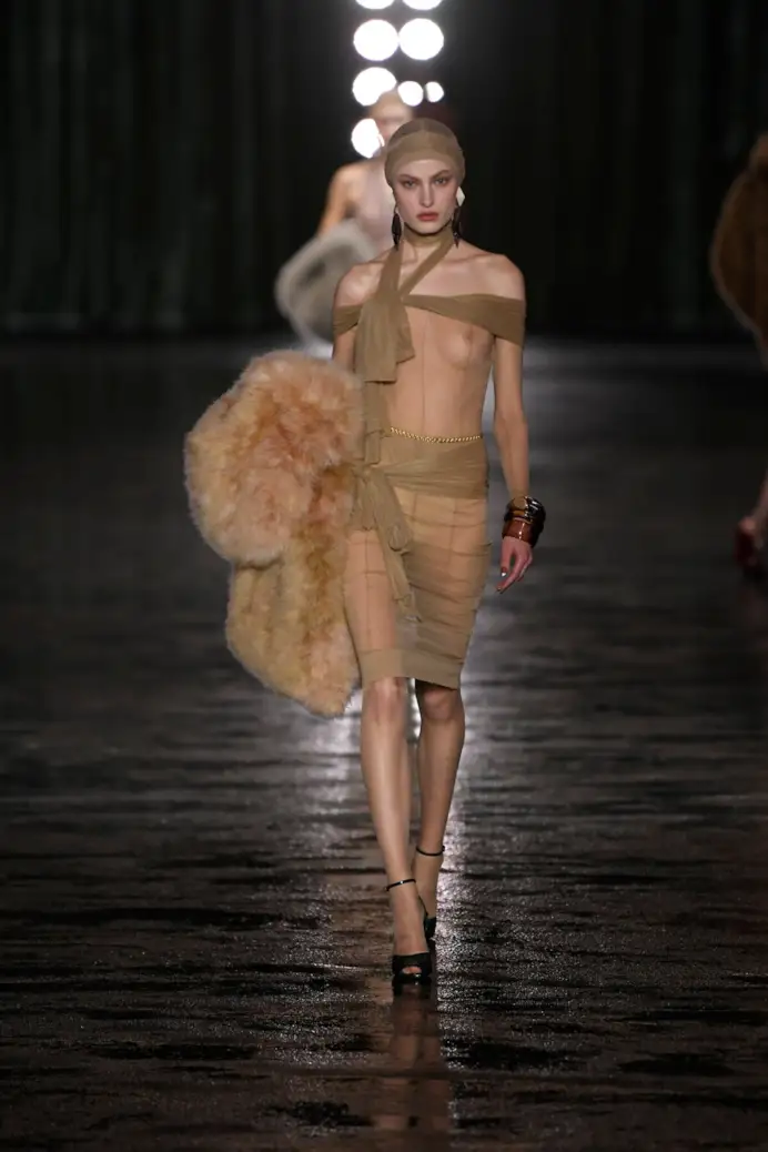 Un look Saint Laurent fall-winter 2024