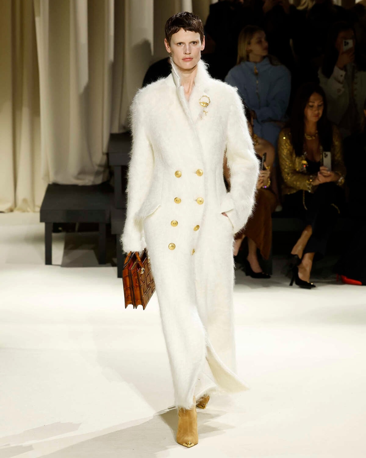 Un look di Schiaparelli fall-winter 2024/25