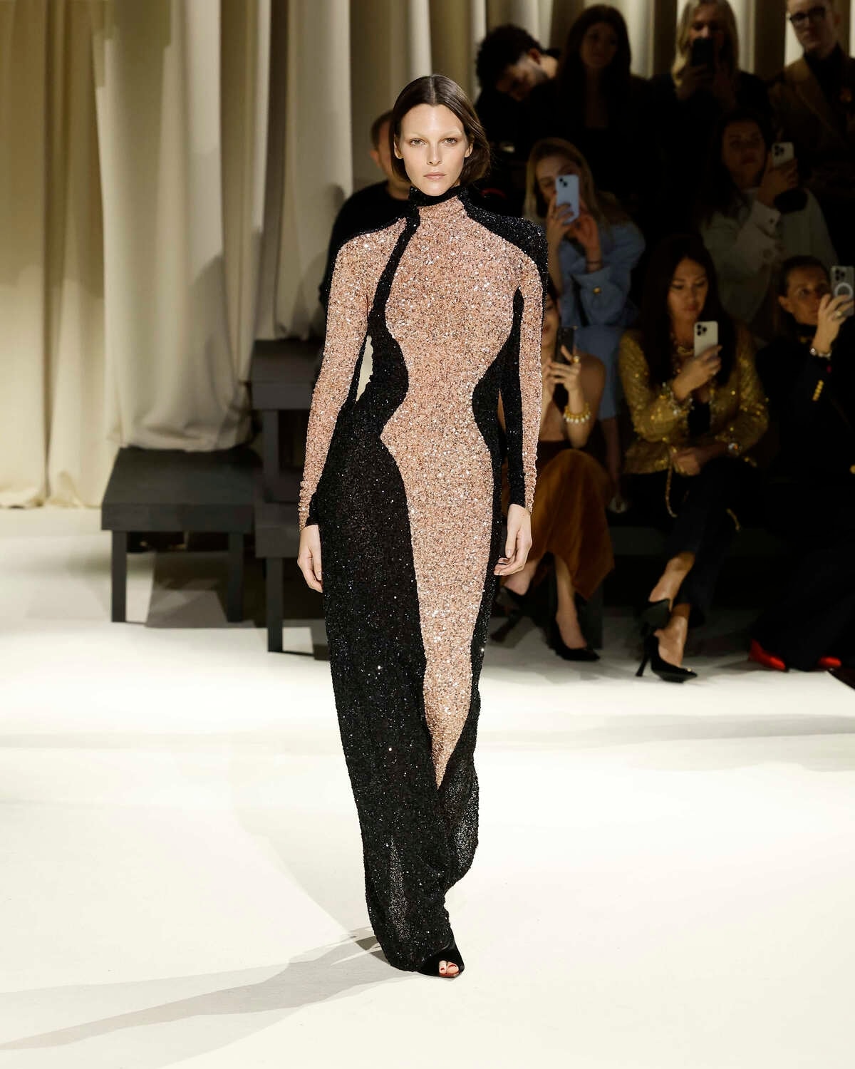 Un look di Schiaparelli fall-winter 2024/25