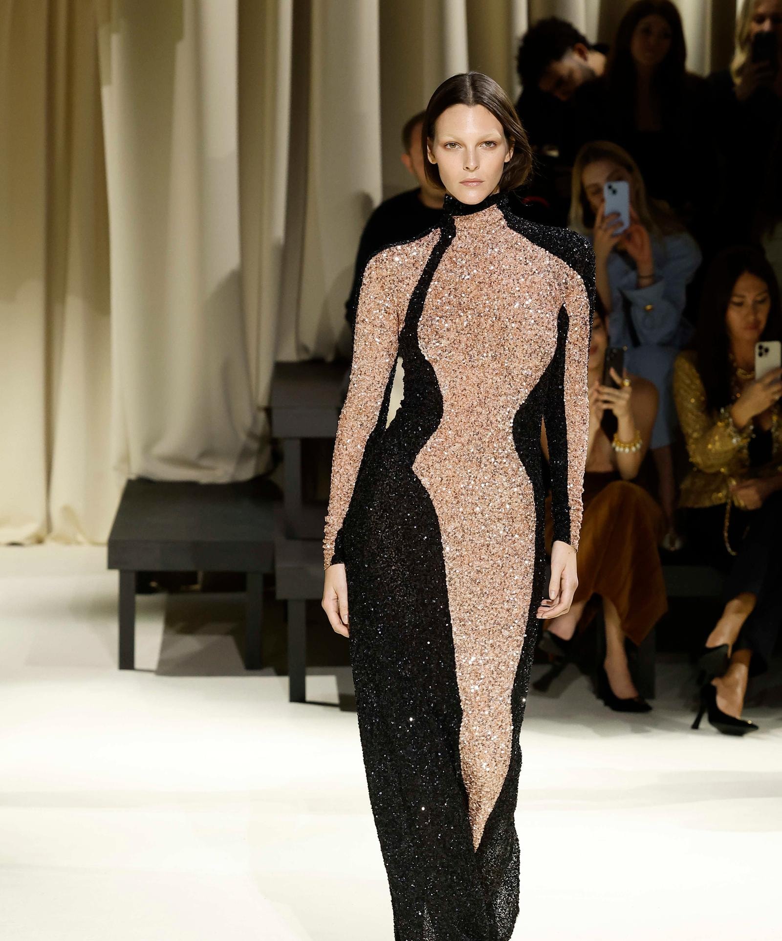 Un look di Schiaparelli fall-winter 2024/25