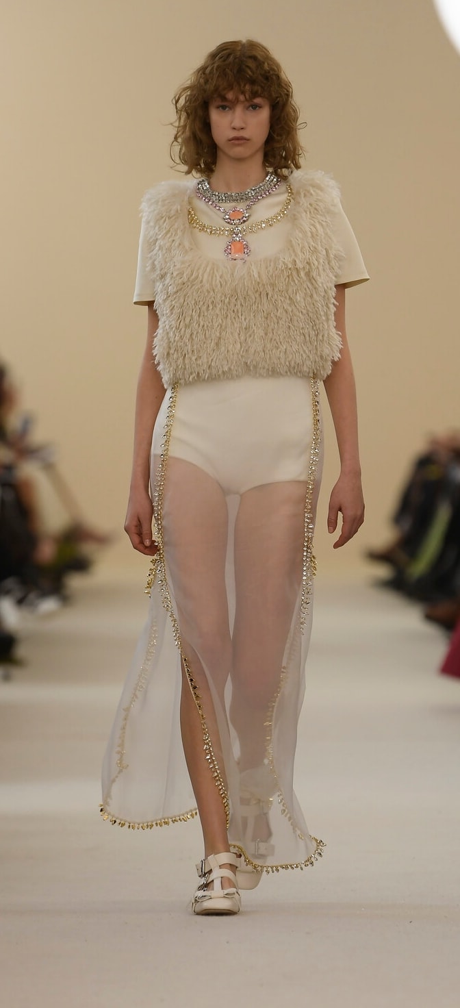 Un look di Giambattista Valli fall-winter 2024/25