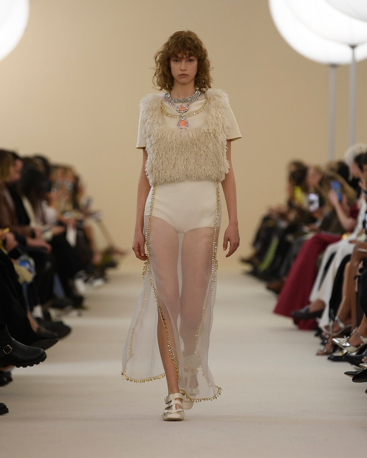 Un look di Giambattista Valli fall-winter 2024/25