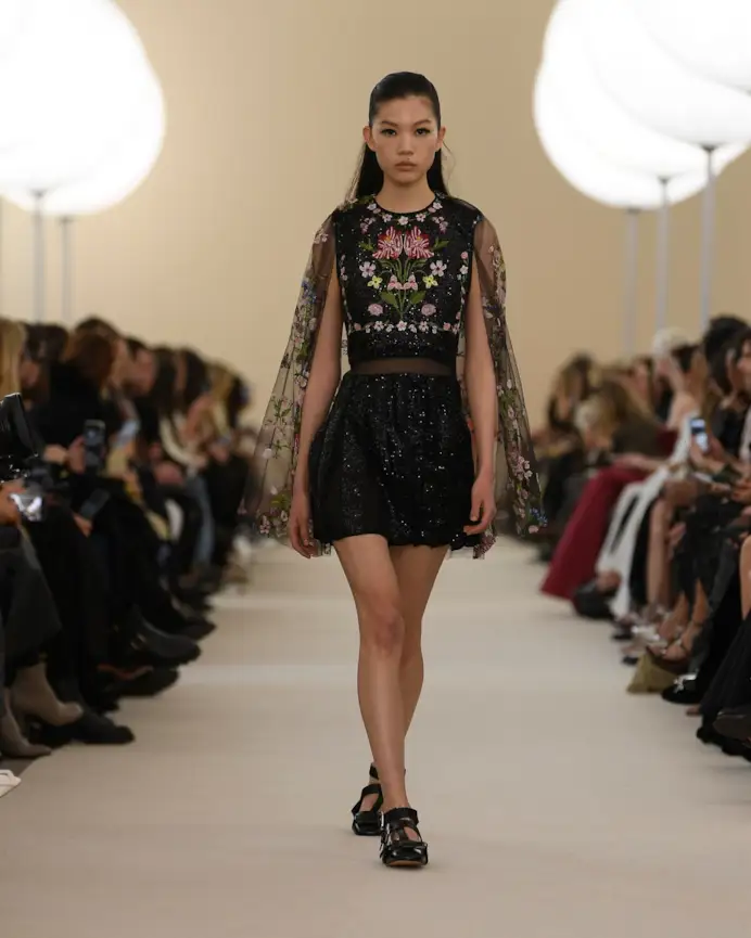 Un look di Giambattista Valli fall-winter 2024/25
