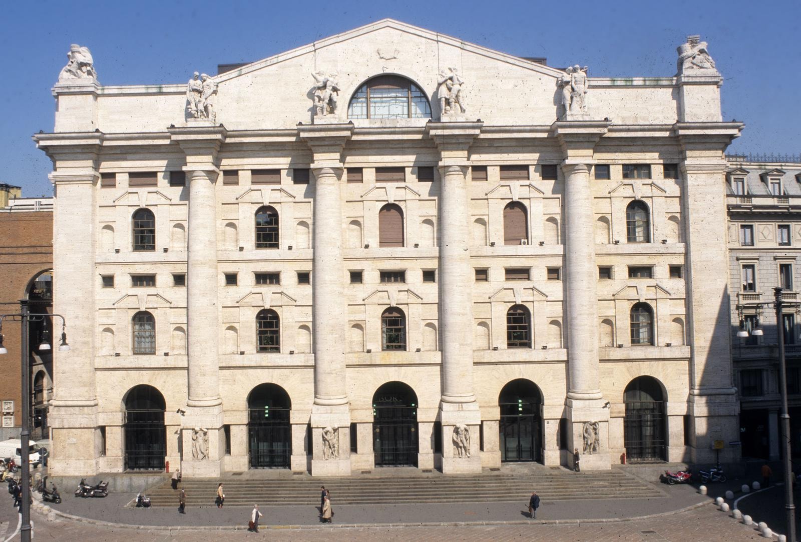 Piazza Affari, Milano