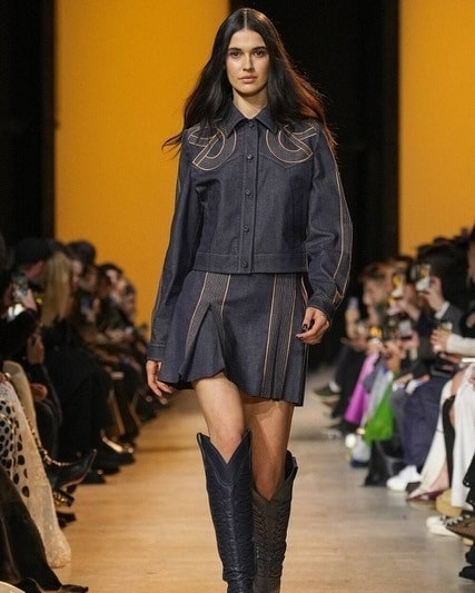 Un look Elie Saab fall-winter 2024 (courtesy Elie Saab)