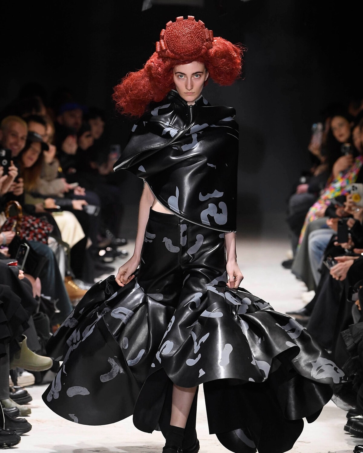 Comme des gar&ccedil;ons e le sue dame irate