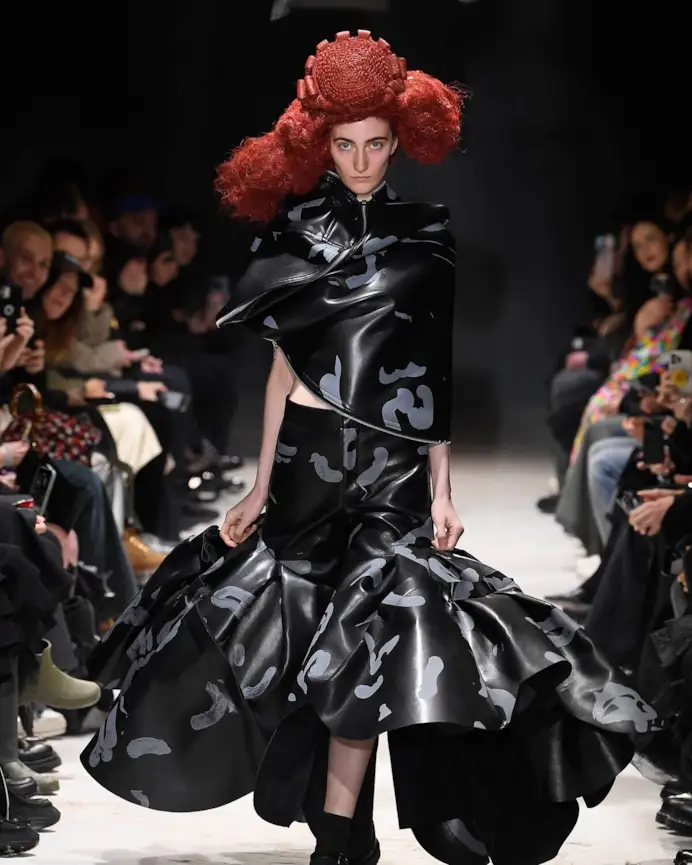 Un look Comme des garcons fall-winter 2024 (courtesy Comme des garcons)