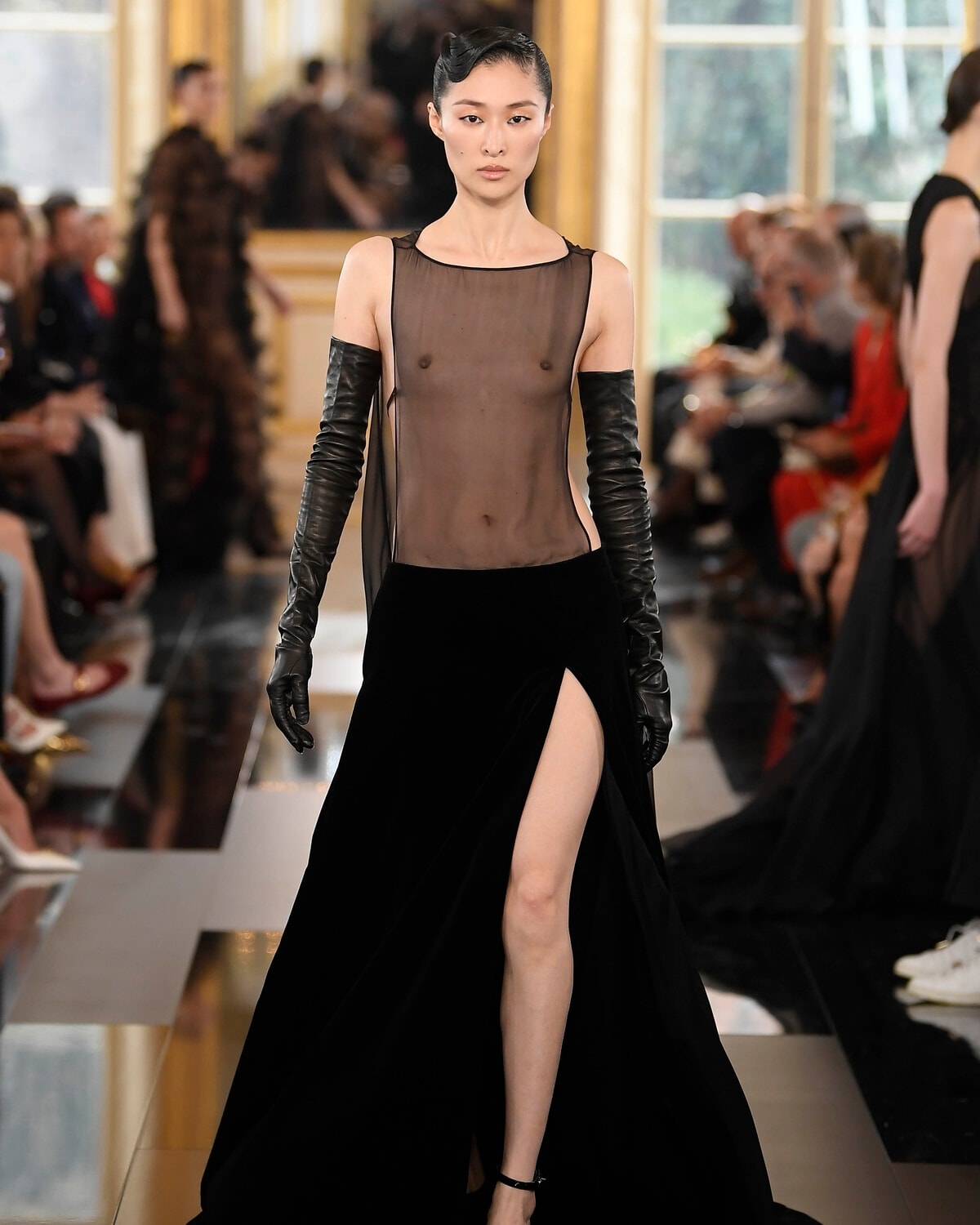 Un look Valentino fall-winter 2024 (courtesy Valentino)