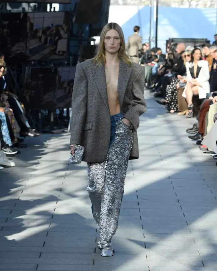 Un look Stella McCartney fall-winter 2024 (courtesy Stella McCartney)