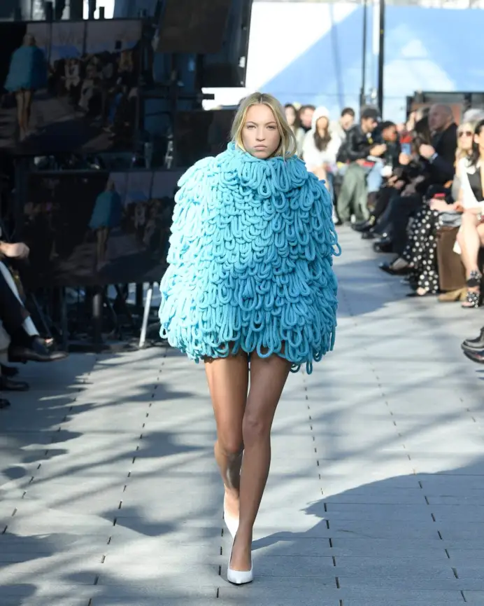 Un look Stella McCartney fall-winter 2024 (courtesy Stella McCartney)