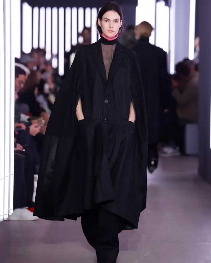 Un look Sacai fall-winter 2024 (courtesy Sacai)