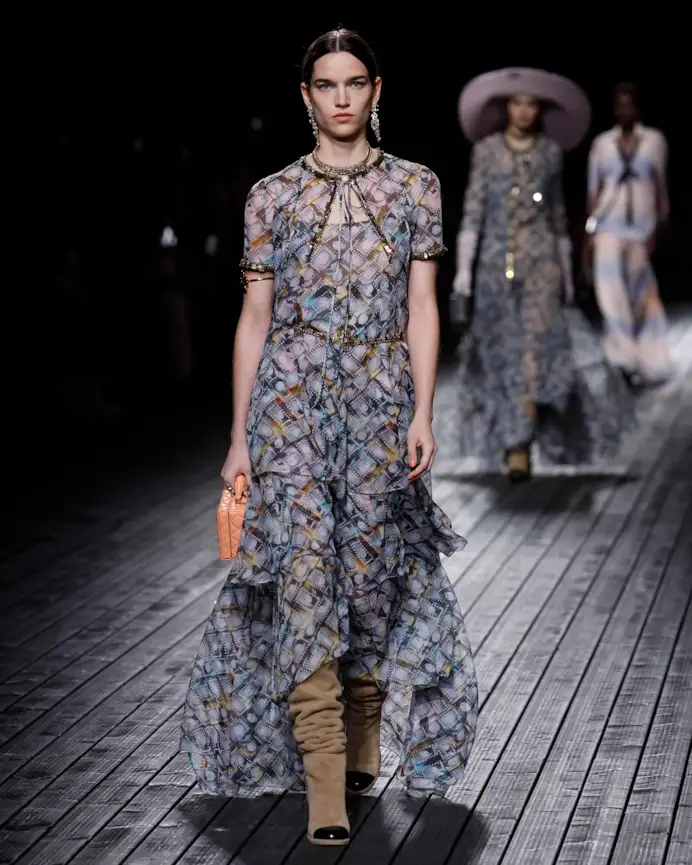 Un look Chanel fall-winter 2024 (courtesy Chanel)