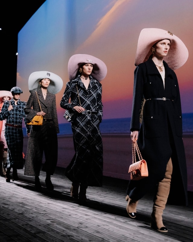 Il finale della sfilata Chanel fall-winter 2024/25 (courtesy Chanel)