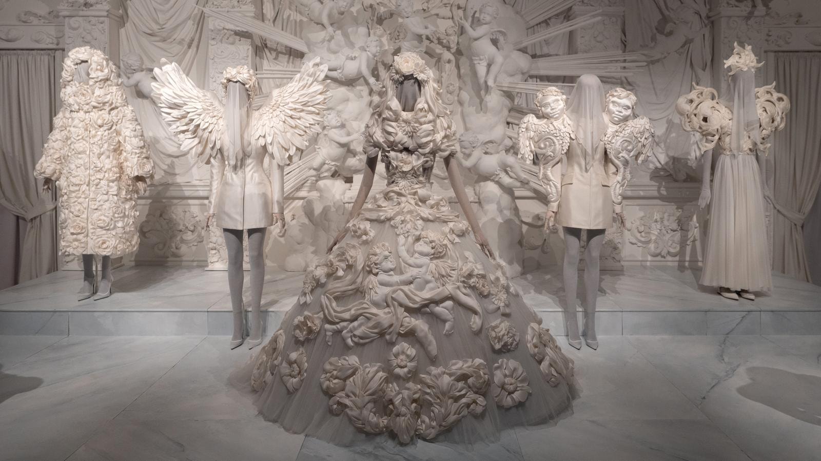 Uno scatto dalla mostra «Dal cuore alle mani: Dolce&Gabbana» a Palazzo reale, Milano (courtesy Dolce&Gabbana)