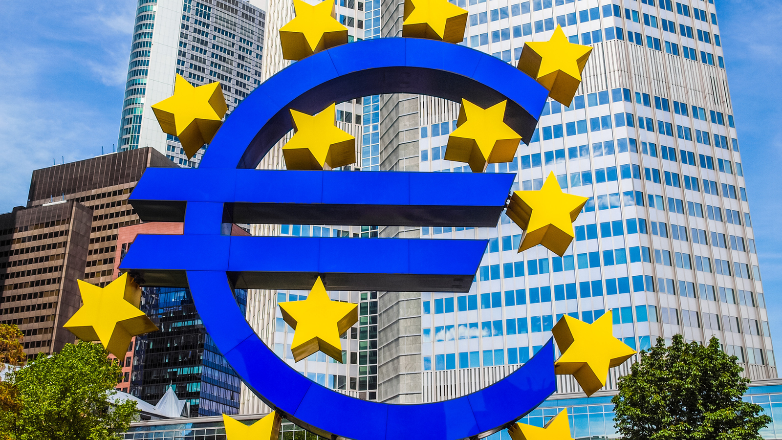 La Bce avverte sui rischi in caso di escalation. Deutsche Bank e Morgan Stanley si aspettano solo tre tagli dei tassi nel 2024
