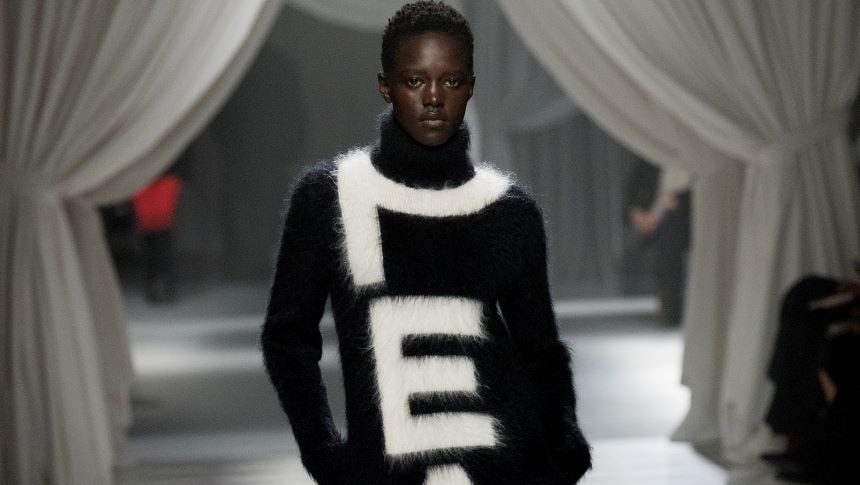 Un look Moschino (courtesy Aeffe)