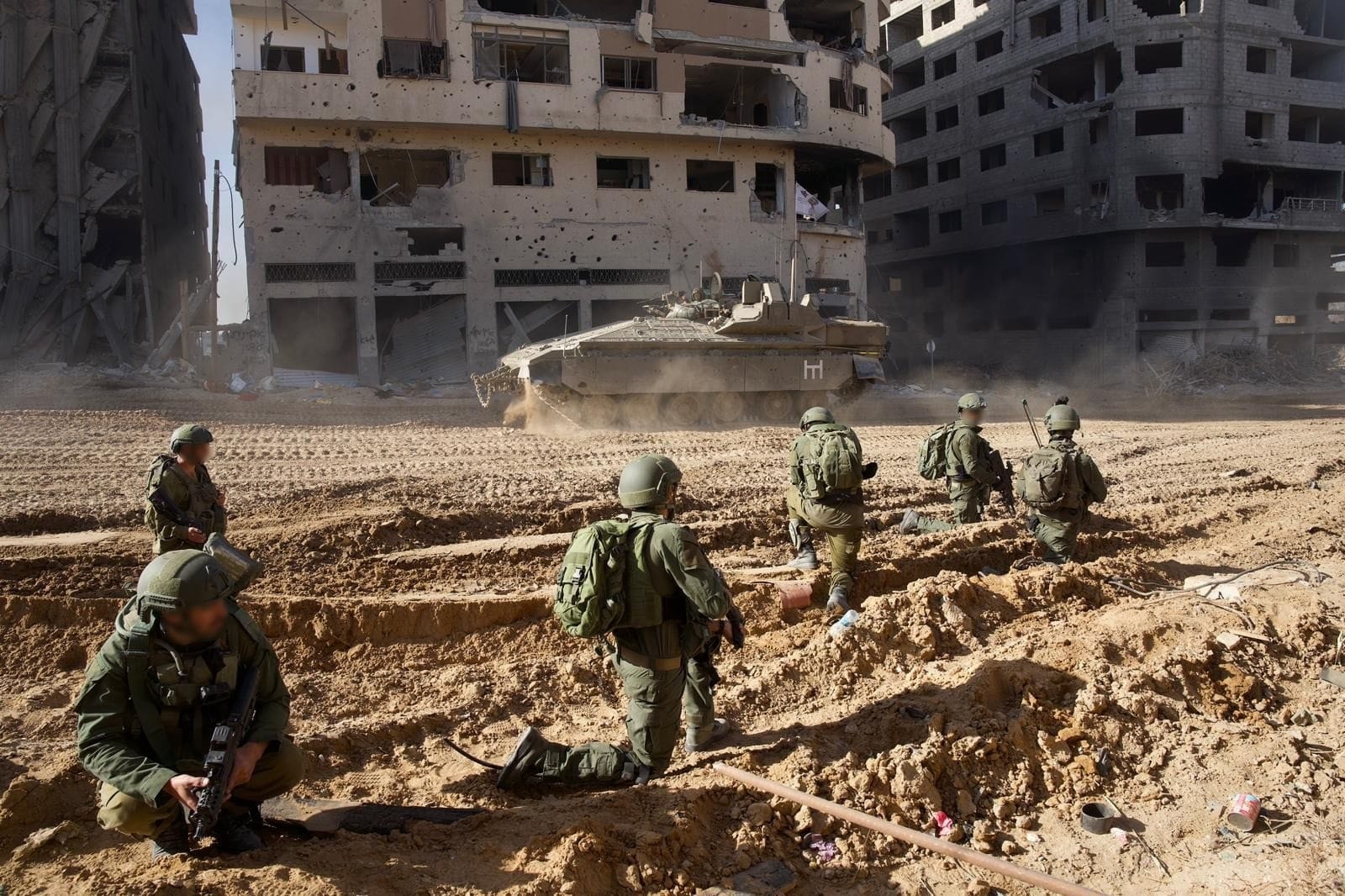 Esercito israeliano durante un'offensiva nella Striscia di Gaza
