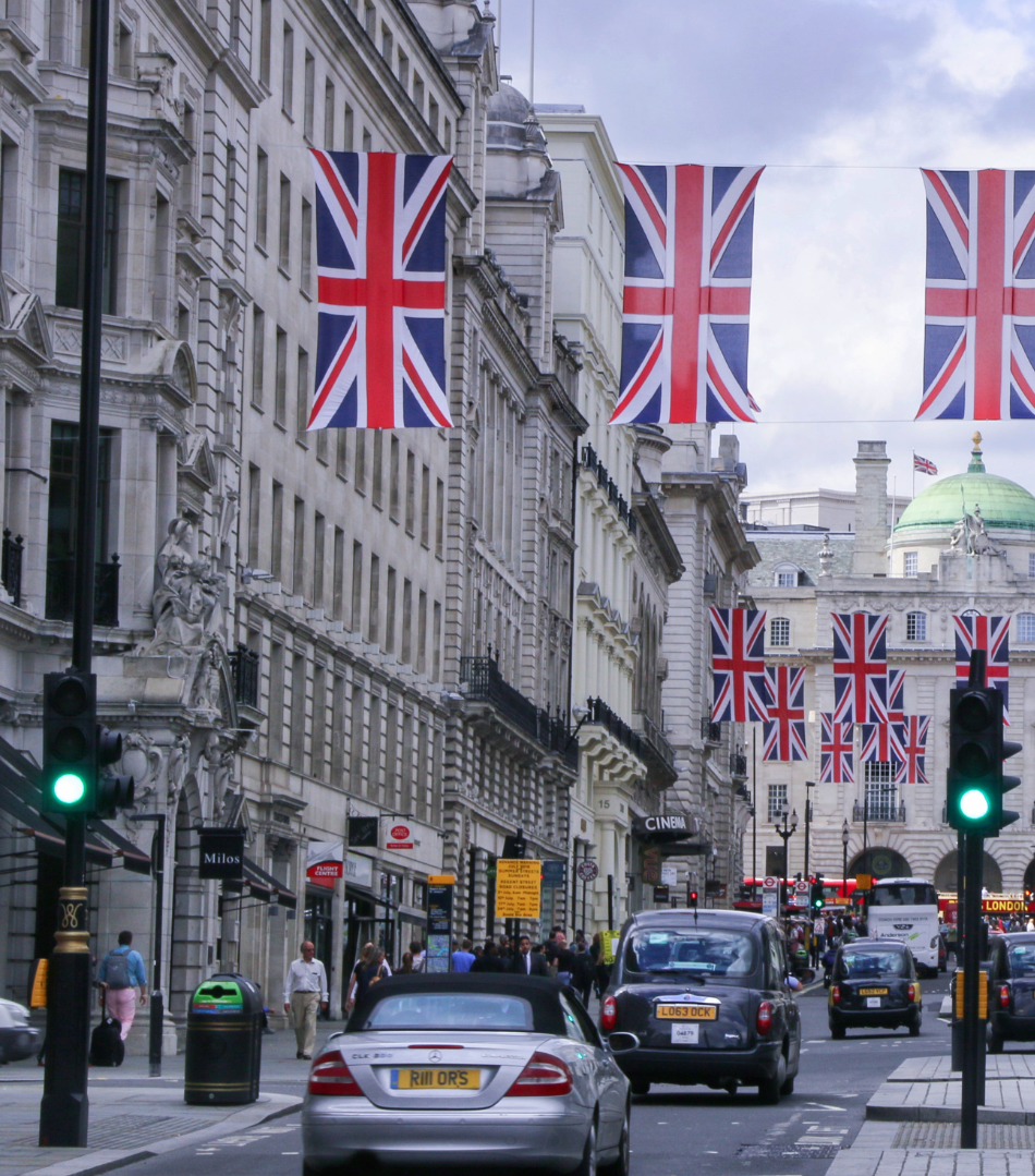 La Bank of England lascia i tassi fermi. Gli esperti si aspettano tagli fino al 4% nel 2024
