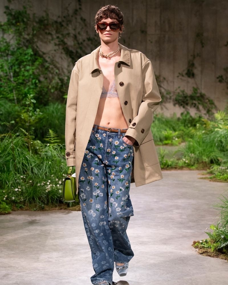 Un look Gucci cruise 2025 (courtesy Gucci)