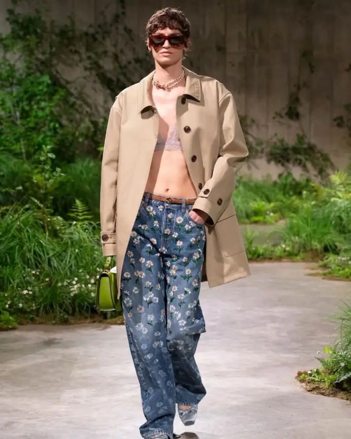 Un look Gucci cruise 2025 (courtesy Gucci)