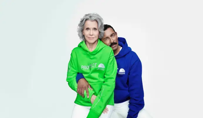 Jane Fonda e Haider Ackermann indossano la nuova Pbi hoodie di Canada goose (courtesy Canada goose)