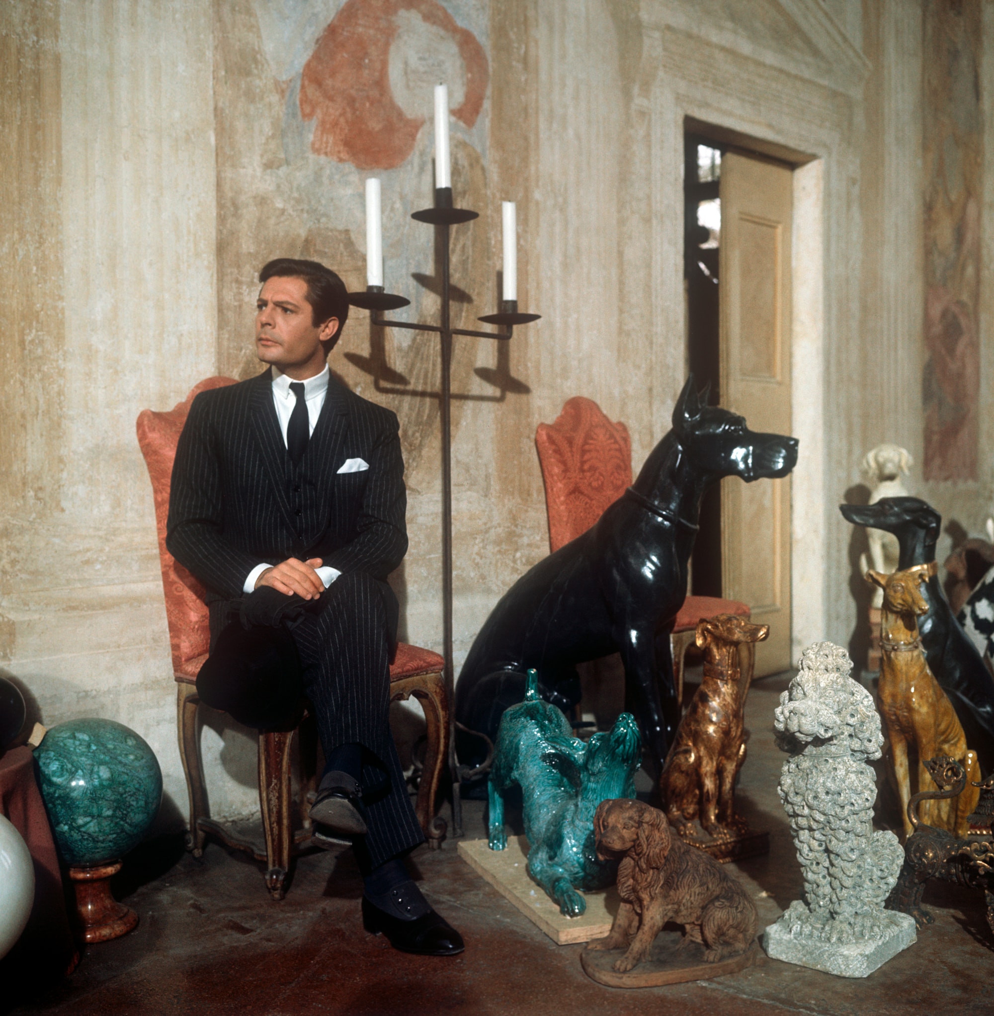 Marcello Mastroianni. Simbolo della Dolce Vita e dell’eleganza italiana riconosciuto in tutto il mondo, è il più amato dalle italiane e non solo. Ieri, oggi e domani