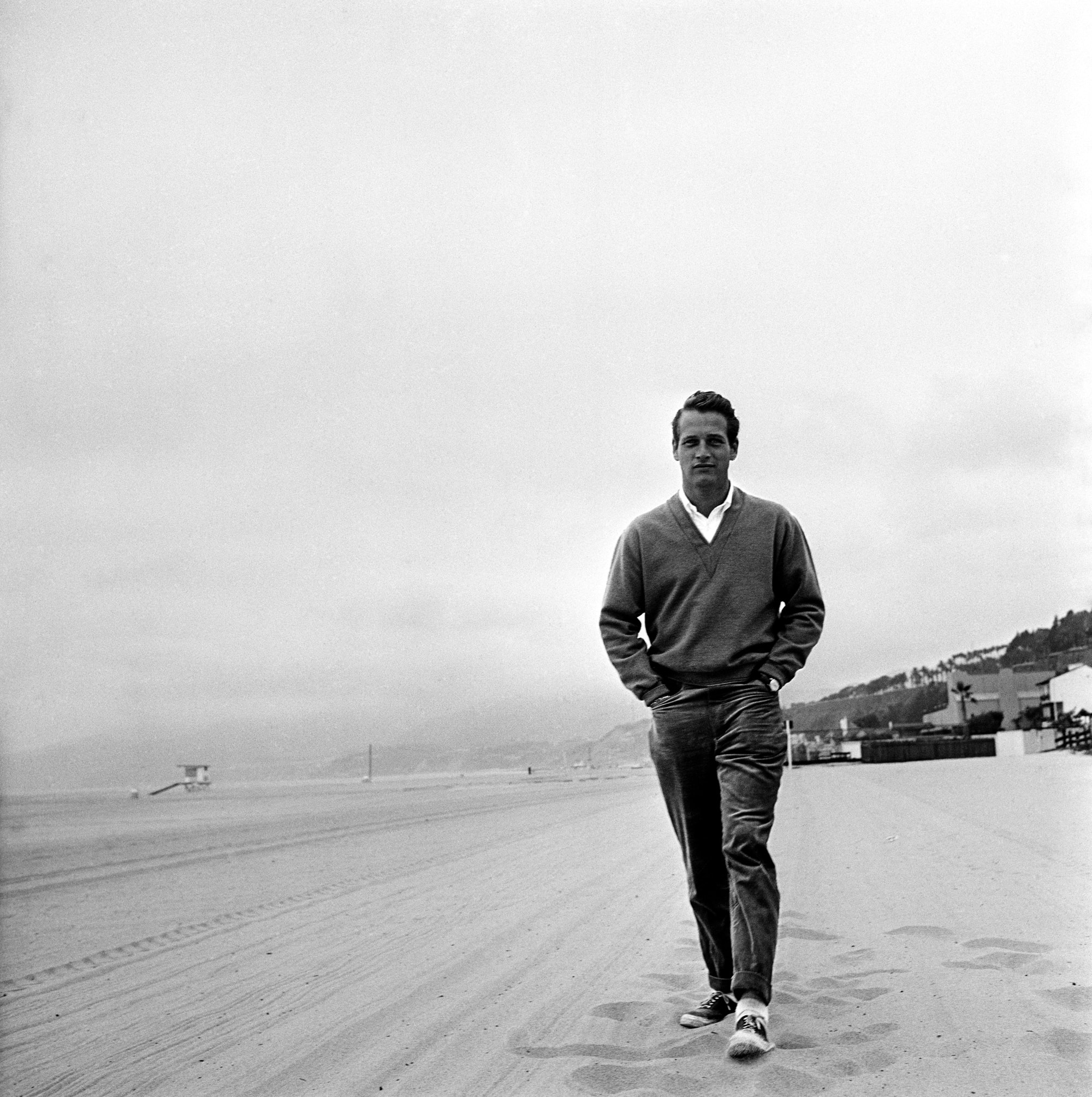 Paul Newman. Affascinante, bello, elegante anche in T-shirt e jeans. Uno dei pochi a cui si può concedere il calzino bianco. Talmente icona che Rolex gli ha dedicato un orologio: il Daytona Paul Newman