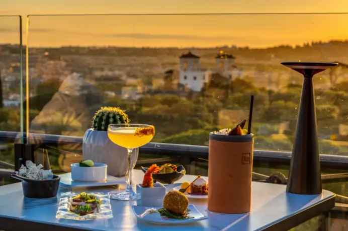 Ade`le Mixology ha appena aperto all’ultimo piano dell’Hotel Splendide Royal.