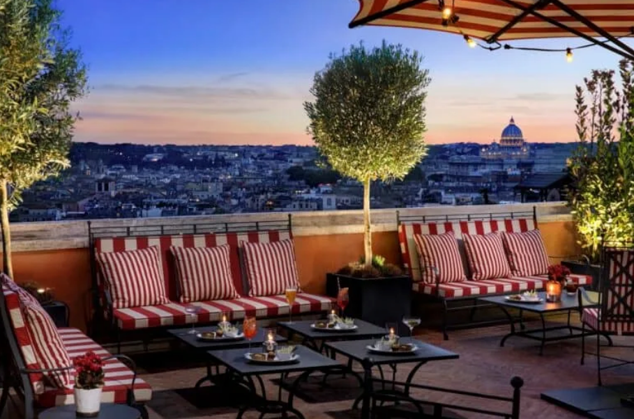 Cielo è il rooftop dell’Hotel de la Ville, l’albergo fa parte del gruppo Rocco Forte.