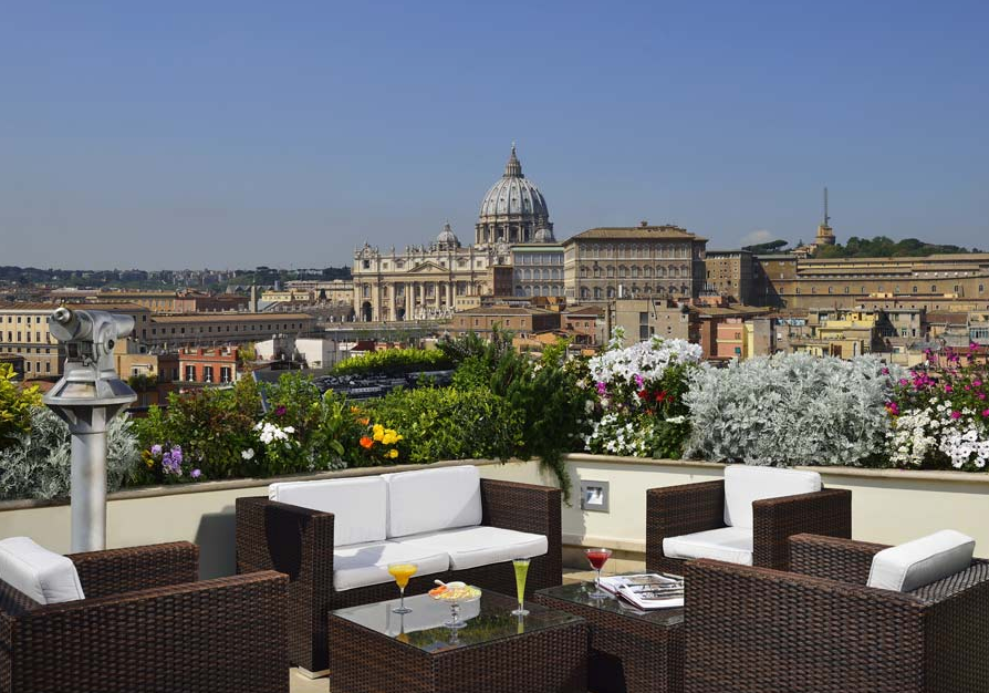 Da Les Etoiles, in cima all’Atlante Hotels, c’è la vista più strepitosa su Città del Vaticano.