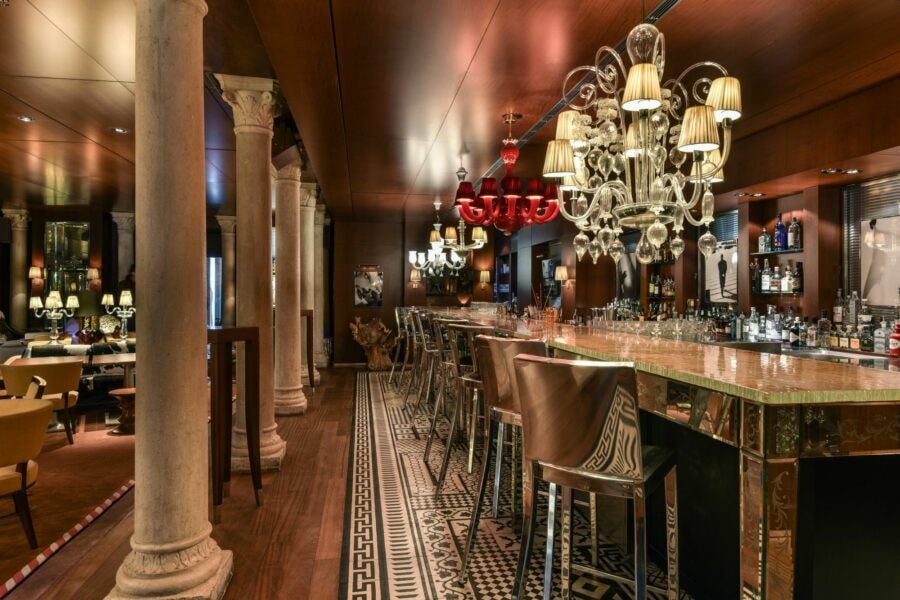 Il bar della Palazzina Grassi, regno di Lucas Kelm, argentino di nascita, veneziano d’adozione