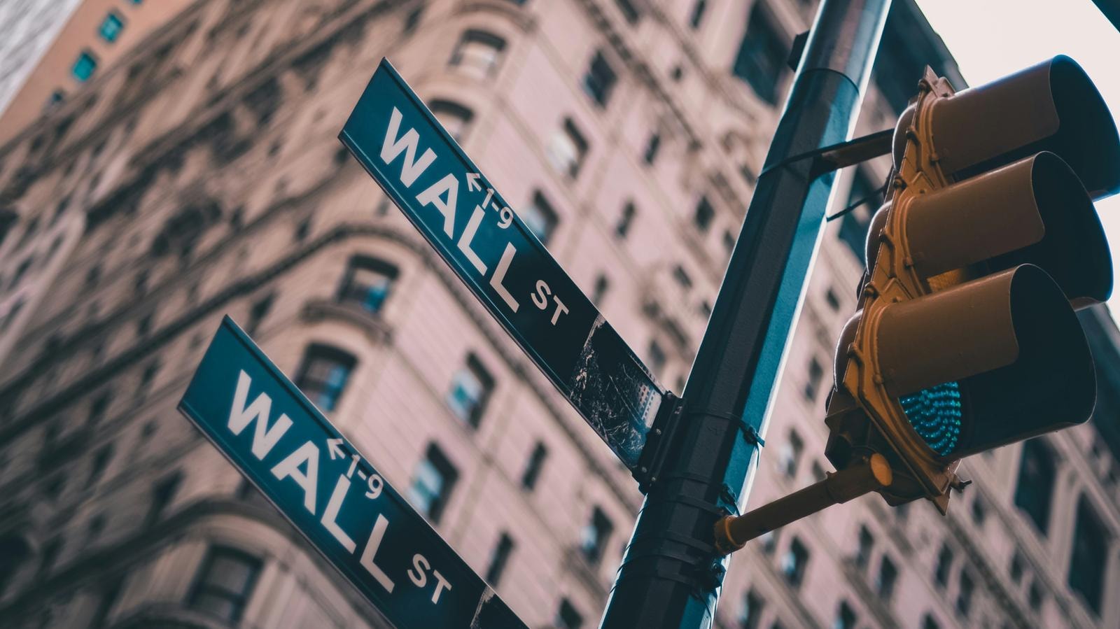 La diretta da Wall Street | Le Borse Usa chiudono positive (Nasdaq +0,2%) in attesa dei verbali della Fed e dei conti di Nvidia