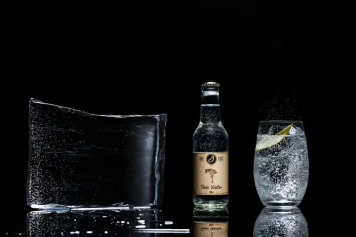 Creata da un gruppo di bar tender greci, Three Cents è distribuita da OnestiGroup.