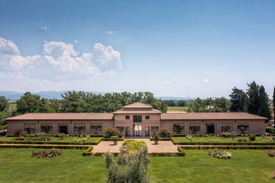 La tenuta San Guido a Bolgheri, in Toscana, dove nasce il blend del Sassicaia.