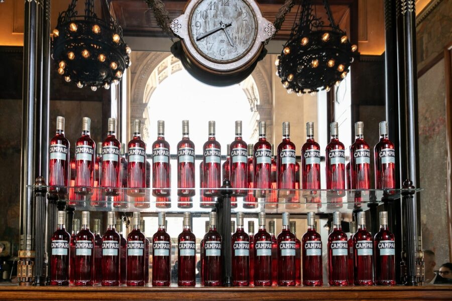 La nuova bottiglia di Campari al Bar di Passo del Camparino in Galleria.
