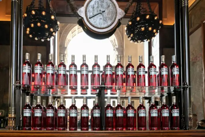 La nuova bottiglia di Campari al Bar di Passo del Camparino in Galleria.