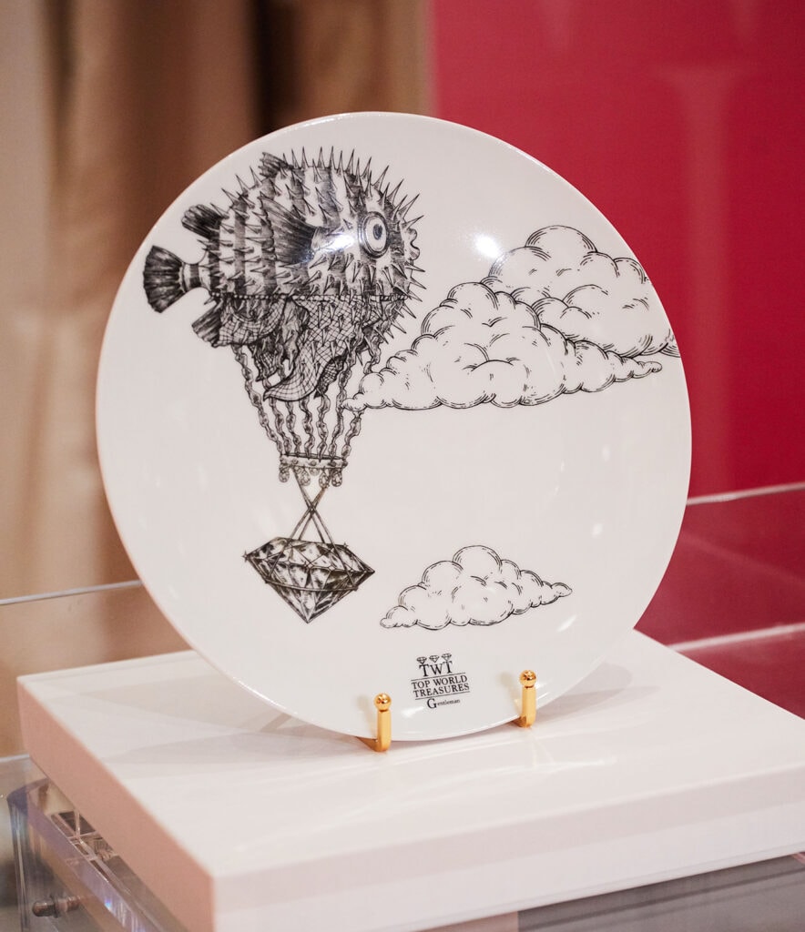 Per i vincitori, un piatto con decorato il disegno dell’artista Riccardo Capuzzo.