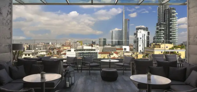 Il Radio Rooftop Bar del Gruppo Meliá in piazza della Repubblica.