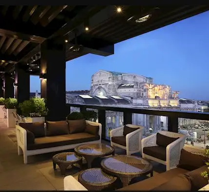 La Terrazza al settimo piano dell’Excelsior Hotel Gallia.