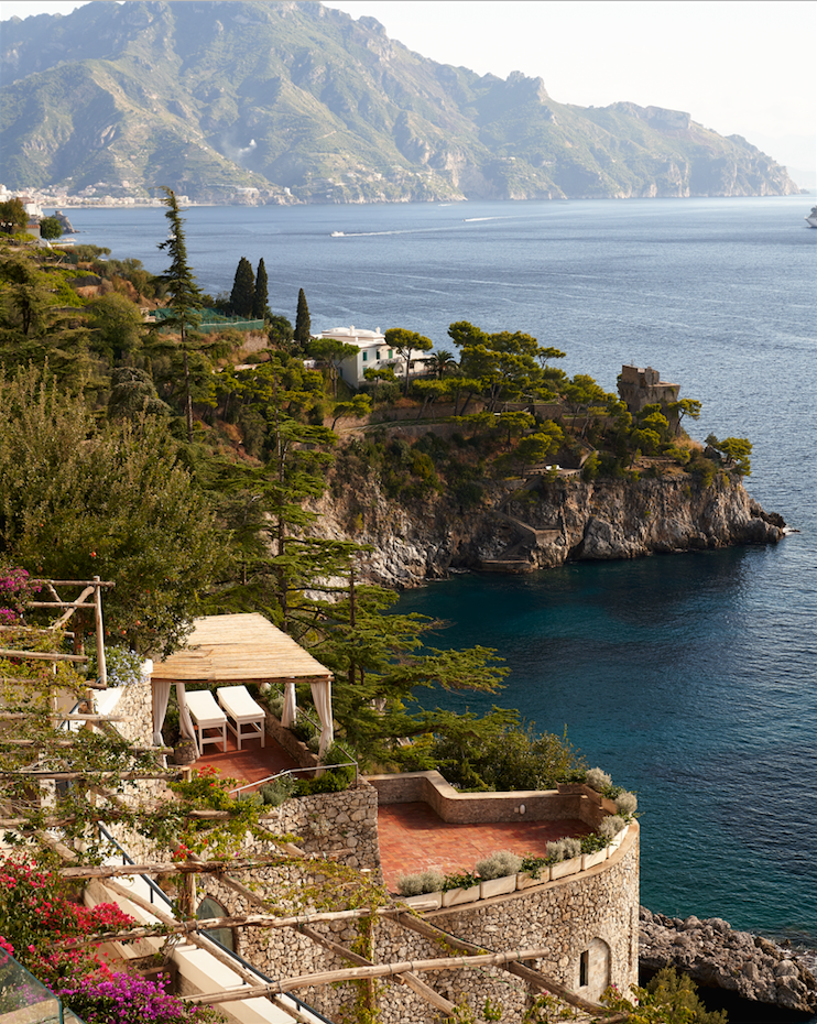 Borgo San Andrea ha aperto questa primavera a picco sul mare di Amalfi.