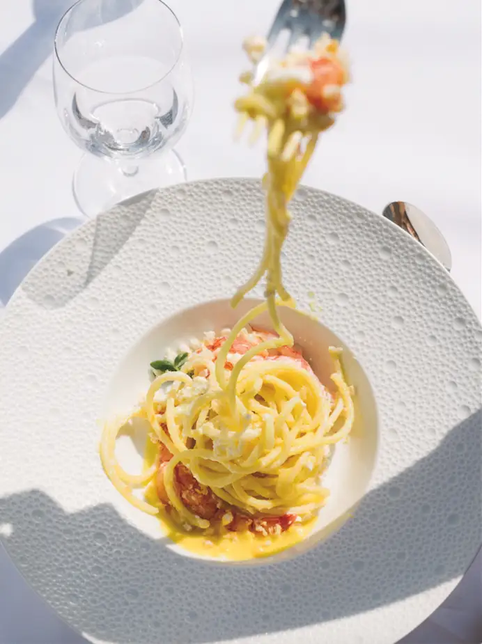 Uno dei piatti dello chef Roberto Villa cui fa capo l’offerta di fine dining del Belmond Caruso.