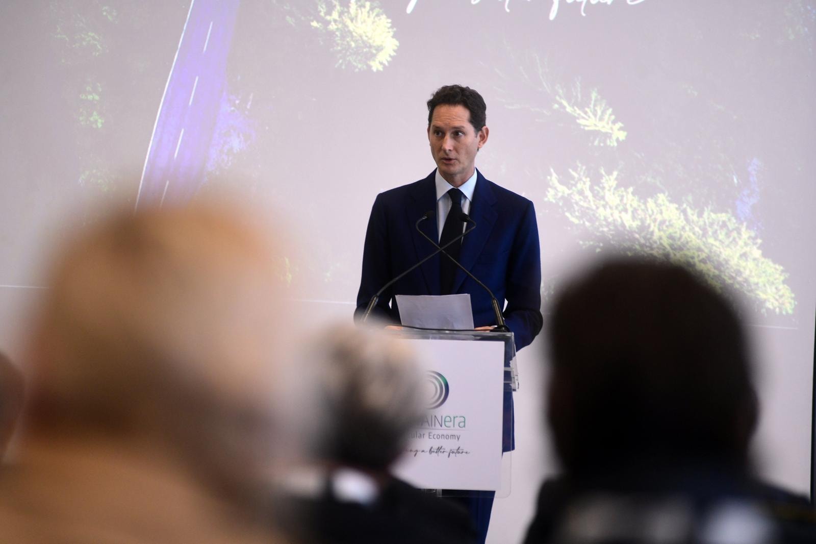 Eredit&agrave; Agnelli, riparte la causa di Margherita. Il giudice di Torino: John Elkann venga a deporre, voglio le carte delle offshore