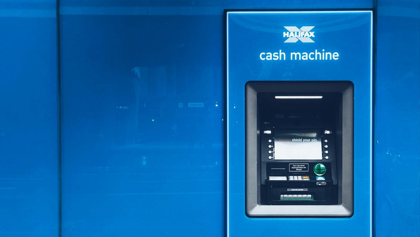 Sorpresa in banca: la filiale torna di moda (e vale anche di pi&ugrave;). Ecco quanto costa uno sportello