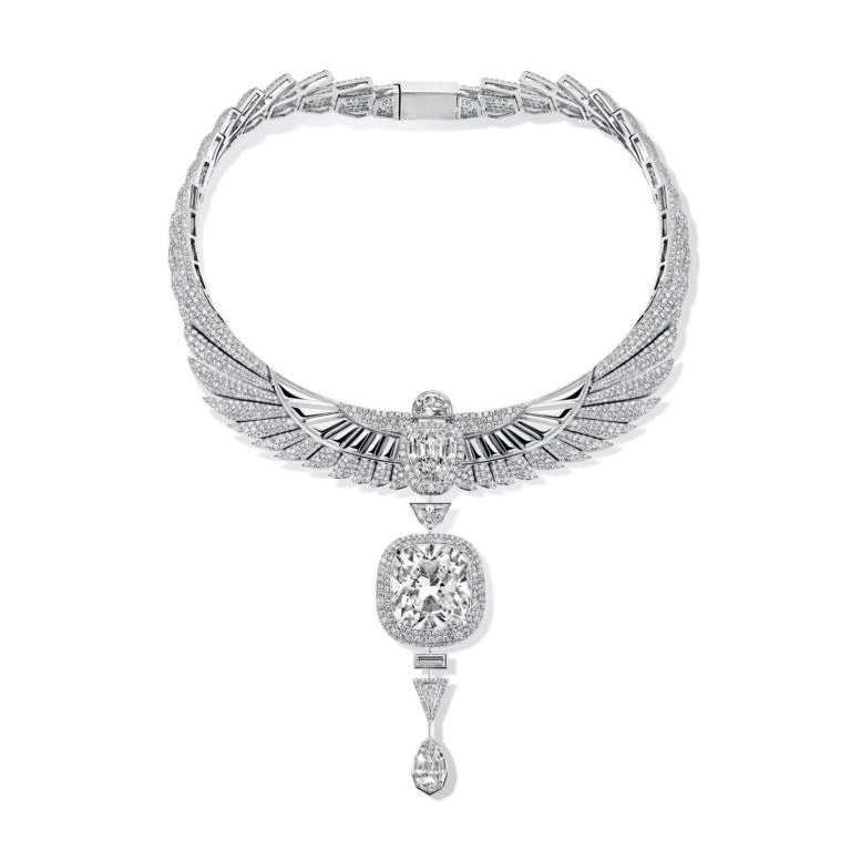 La collana masterpiece della collezione Akh-Ba-Ka con 2.550 diamanti (71,49 carati) ricavati da un’unica pietra grezza.