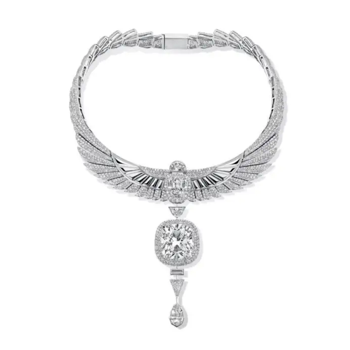 La collana masterpiece della collezione Akh-Ba-Ka con 2.550 diamanti (71,49 carati) ricavati da un’unica pietra grezza.